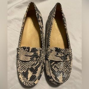 Vionic Womens 9.5 Piper 356 Snake Skin Loafer Shoes Slip On Comfy